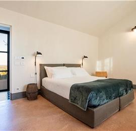 4 bedroom villa with pool near Noto, sleeps 8